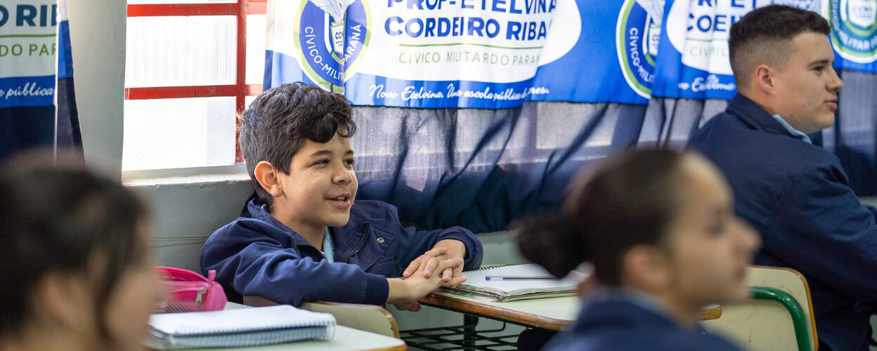 Consulta pública sobre o modelo cívico-militar em 127 escolas do Paraná