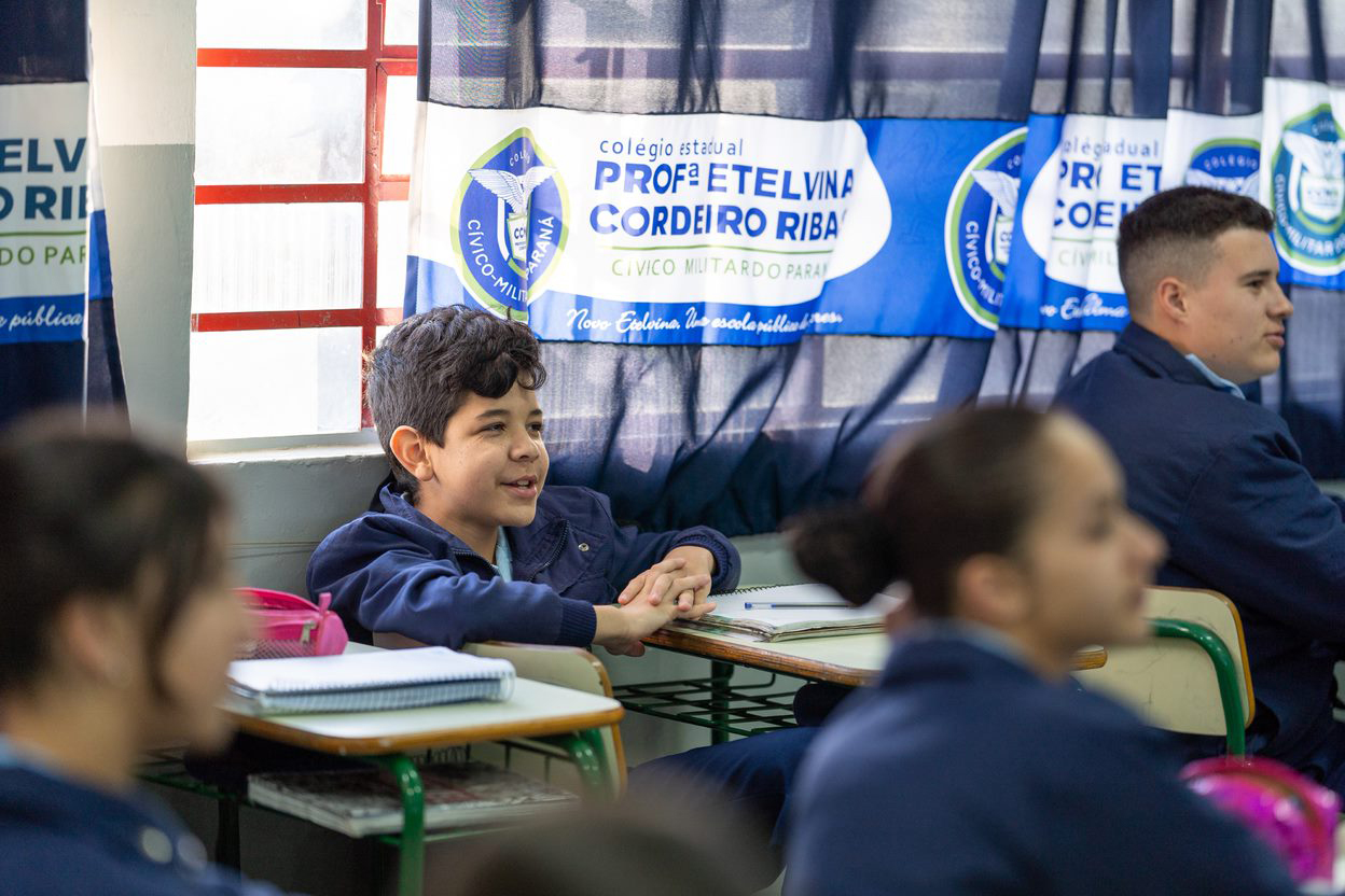 Consulta pública sobre o modelo cívico-militar em 127 escolas do Paraná
