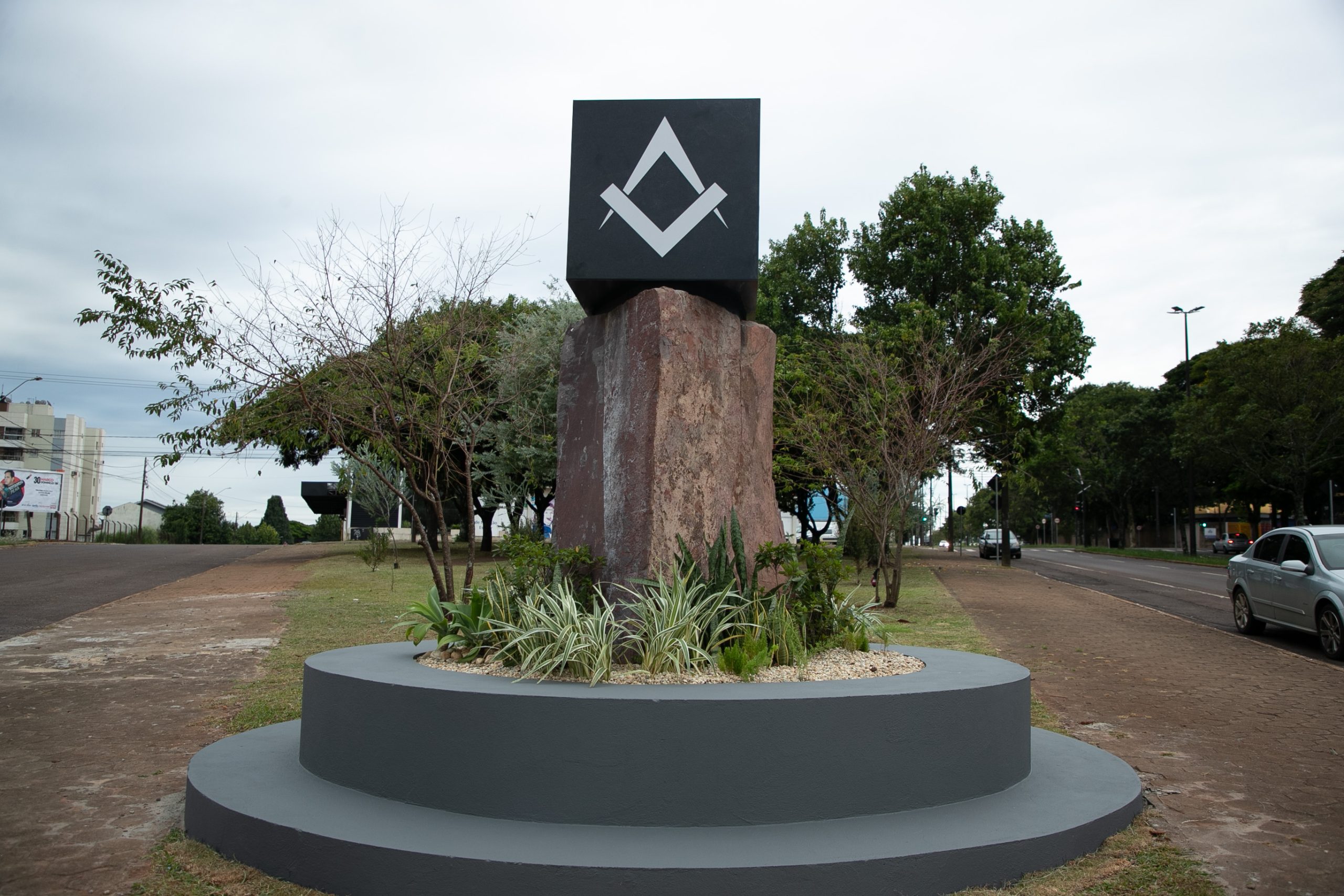 Maçonaria do Paraná inaugura monumento na Praça do Maçom de Cascavel